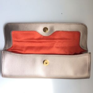 Gap Metallic Clutch